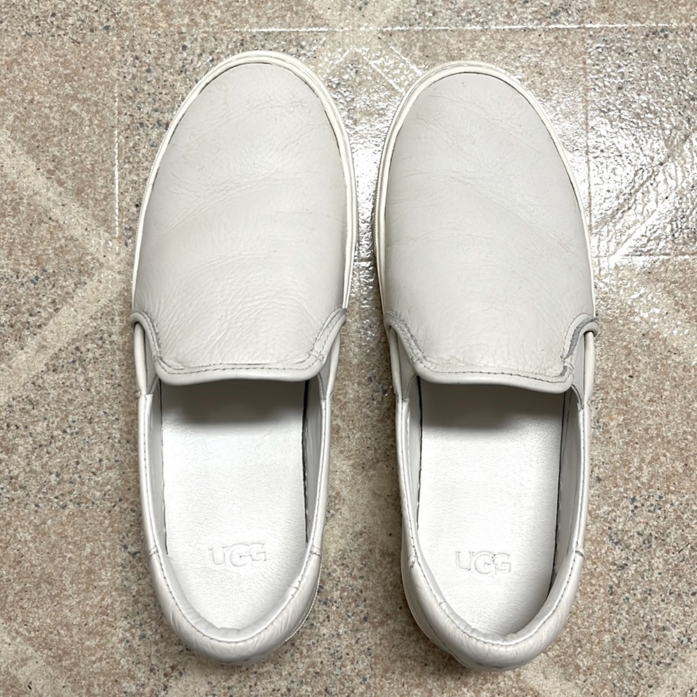 UGG White Leather Slip On Sneakers Tennis Shoes Size 8